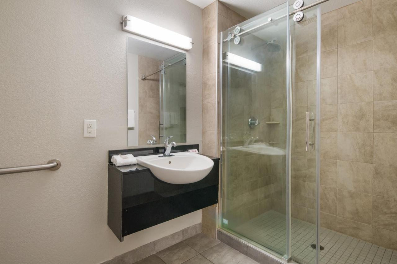 Red Roof Inn San Antonio E - Frost Bank Center 外观 照片