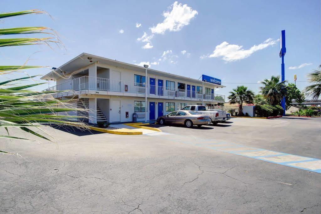 Red Roof Inn San Antonio E - Frost Bank Center 外观 照片
