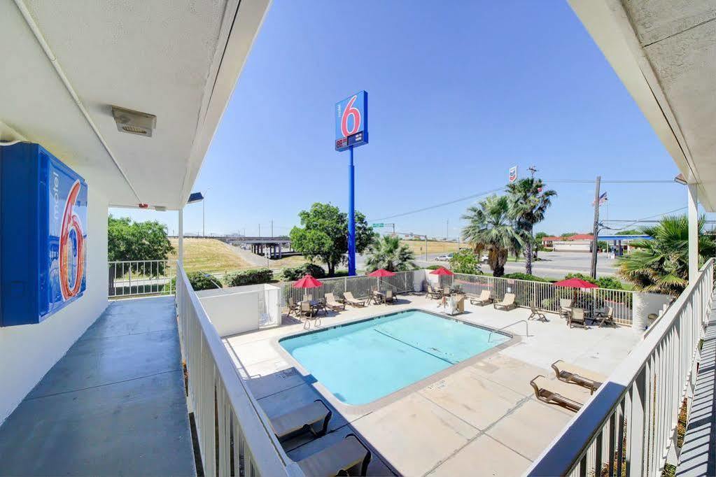 Red Roof Inn San Antonio E - Frost Bank Center 外观 照片
