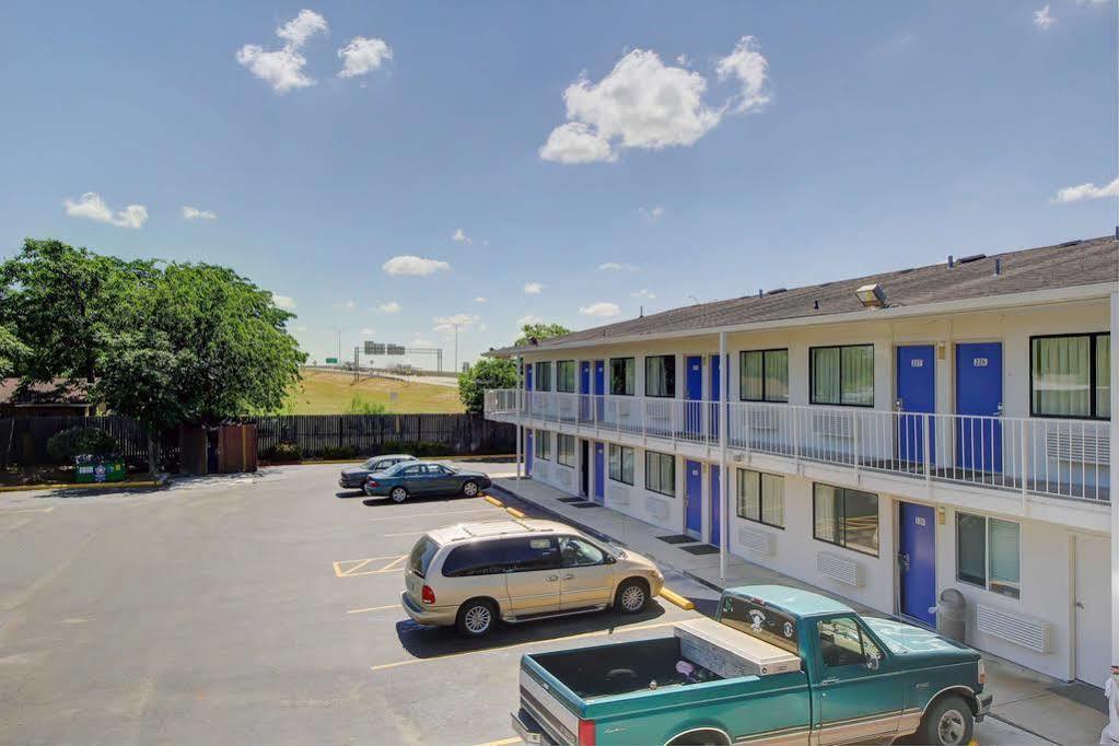 Red Roof Inn San Antonio E - Frost Bank Center 外观 照片