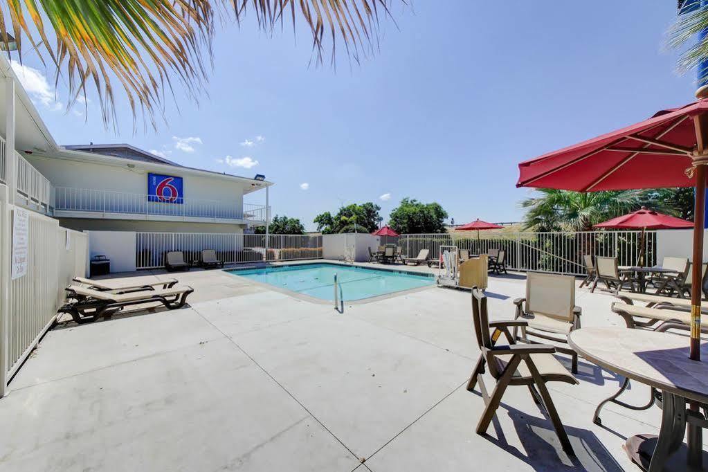 Red Roof Inn San Antonio E - Frost Bank Center 外观 照片